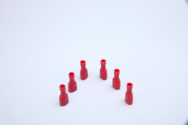 Terminal hembra con aislamiento completo