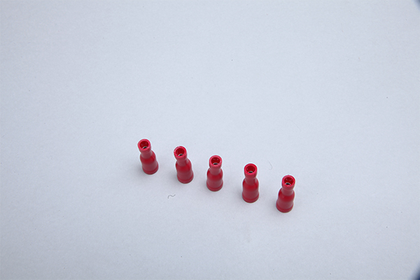 Terminal con aislamiento de bala hembra