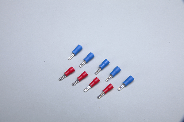 Terminal aislado macho